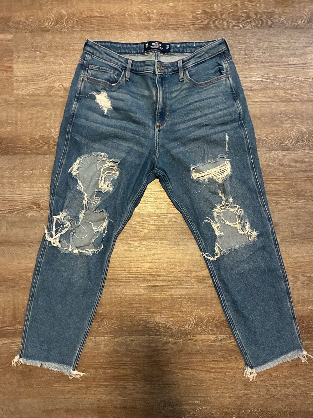 Hollister Distressed Curvy High rise Mom jeans